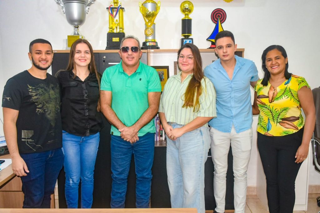 Prefeito recebe 04 novos médicos que vão atuar na atenção básica